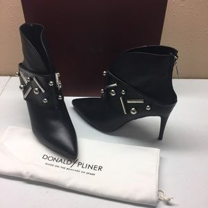 Donald Pliner Black Leather Booties 9.5M